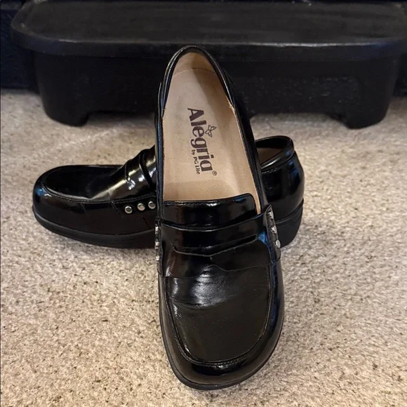 Alegria Women’s Shiny Black Slip-On Loafers Size 35 (5) - Picture 1 of 6